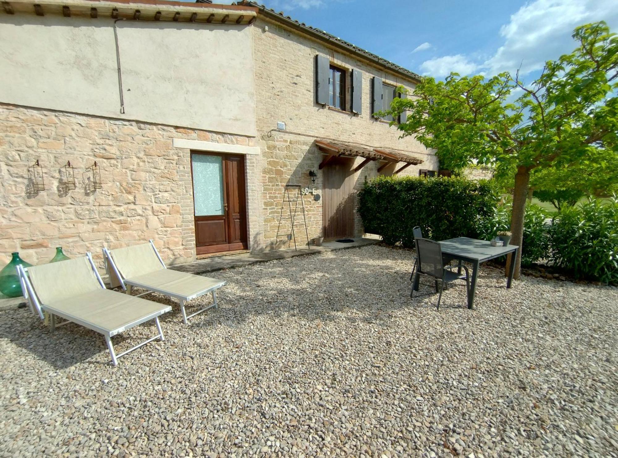 Rosa Nel Pozzo Apartments And B&B San Pietro  Exterior foto